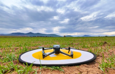 dron-dji-mavic3-pro-landing-campo-466x300 dron-dji-mavic3-pro-landing-campo-466x300