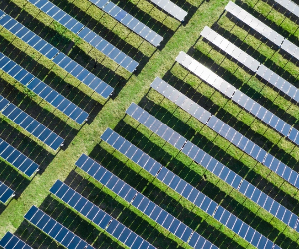 parque solar fotovoltaico visto desde un dron