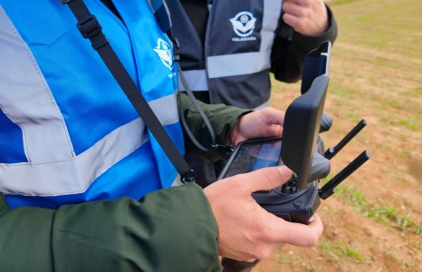 piloto-emisora-dron-manos-466x300 piloto-emisora-dron-manos-466x300
