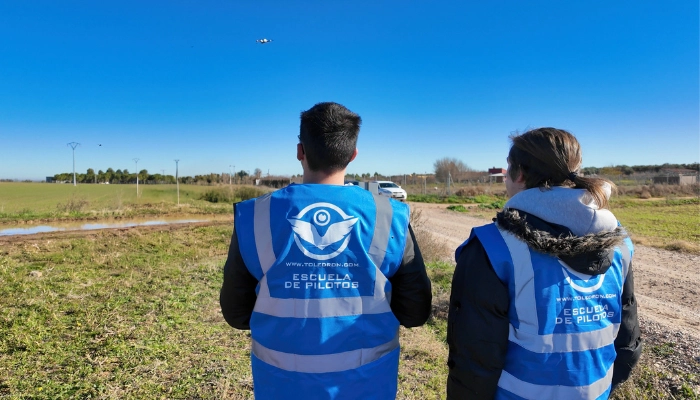 pilotos-drones-curso-a2-700x370 pilotos de drones realizando un curso